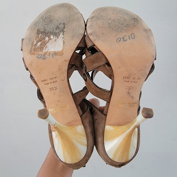 Heels - Picture 5 of 9